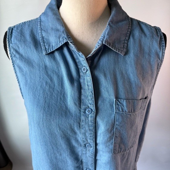 Sleeveless Blue Denim Top size medium 8/10 100% lyocell - Picture 2 of 7